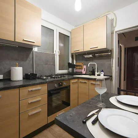 Urban Minimal - Near Metro - Free Parking Apartment