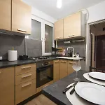 Urban Minimal - Near Metro - Free Parking Apartman