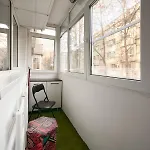 Urban Minimal - Near Metro - Free Parking 아파트
