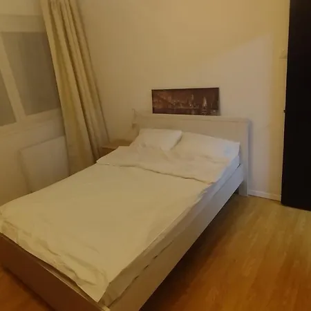 Urban Minimal - Near Metro - Free Parking Apartment *