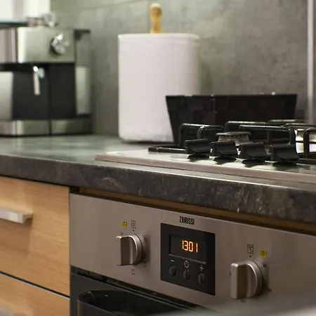 Urban Minimal - Near Metro - Free Parking 公寓