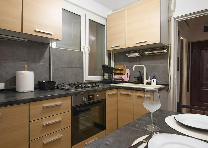 Urban Minimal - Near Metro - Free Parking 아파트